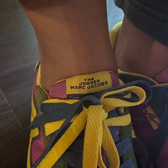 Sneakers - Picture 6 of 7